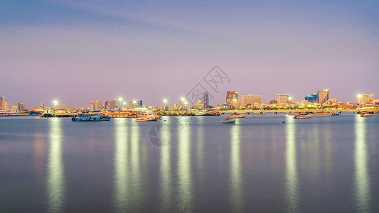 泰国芭堤雅海滨城市夜景风光背景