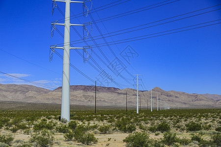 高压架空线路美国荒漠地带的输电线路背景