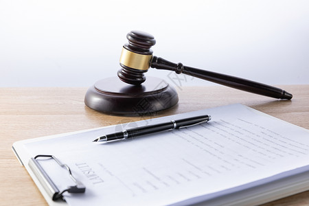 诉讼离婚法官法槌和法律文件背景