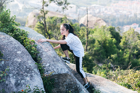 户外登山美女人像背景图片