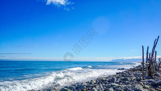 夏日海边浪花高清图片