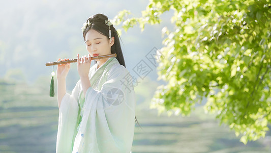 古代的女孩汉服古装美女吹竹笛短笛背景