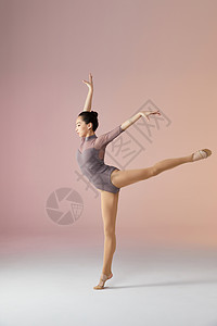 年轻美女艺术体操动作图片