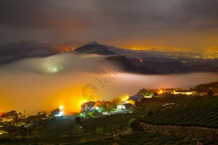 云雾灯火云雾缭绕风光背景