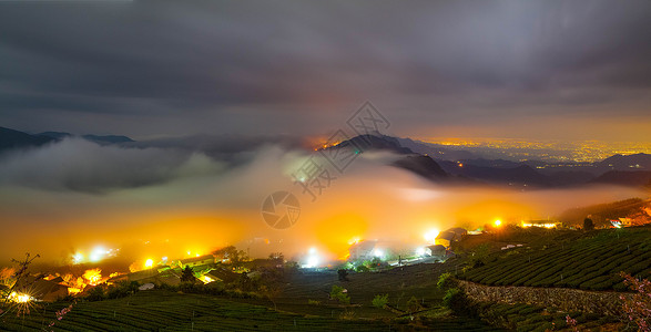 云雾灯火云雾缭绕风光背景