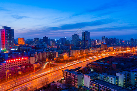 新疆乌鲁木齐夜晚城市车轨慢门风光摄影高清图片
