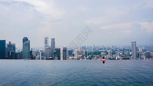 高消费新加坡金沙酒店顶楼的无边泳池背景