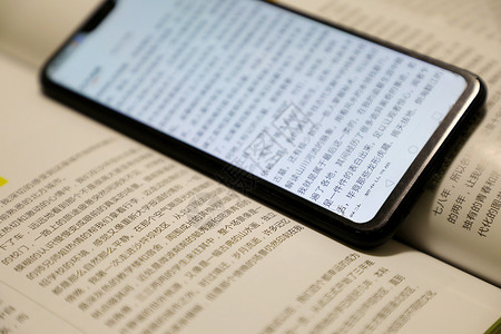 书本手机传统书本与现在电子设备的阅读背景