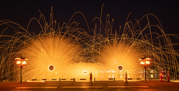 节庆之夜打铁花背景