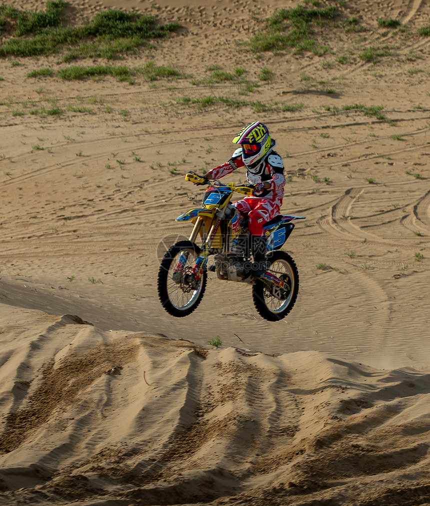 内蒙古库布其沙漠摩托车拉力赛图片