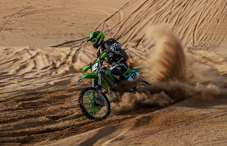 赛车运动内蒙古库布其沙漠摩托车拉力赛背景