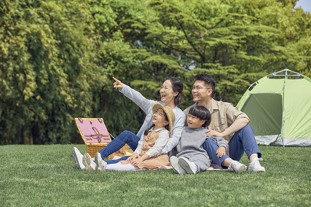 家庭出游野餐背景图片
