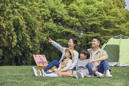家庭出游野餐背景图片