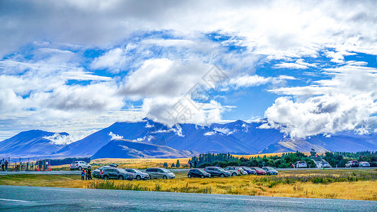 福克斯通高山下的露天停车场背景