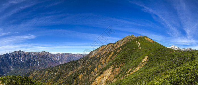 日本阿尔卑斯山群山风光全景图高清图片