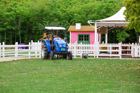 农场小拖拉机背景图片