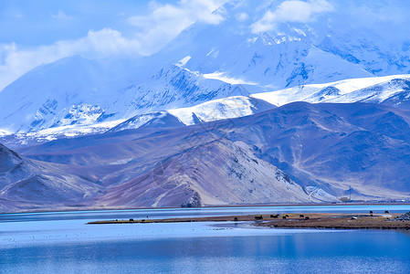 新疆帕米尔高原慕士塔格峰图片