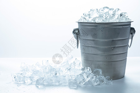 饮料桶夏日冰块冰筒背景