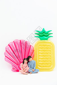 女孩拿菠萝主图穿着睡衣的儿童背景