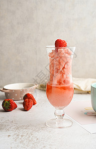 草莓果茶夏季草莓冰沙饮品背景