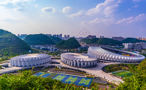 贵州安顺奥体中心体育馆山顶背景图片