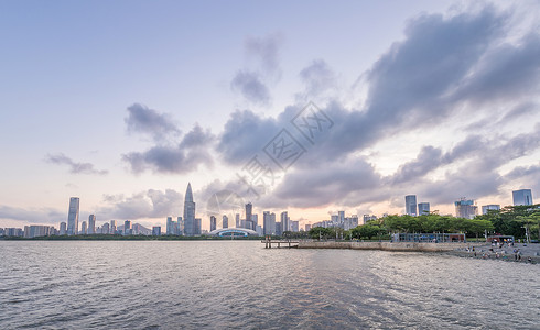 种豆南山下夕阳下深圳湾建筑群背景