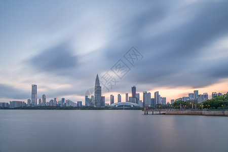 种豆南山下夕阳下深圳湾建筑群背景