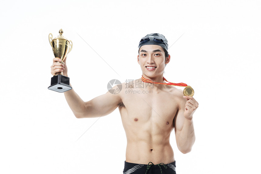 青年游泳运动员获奖图片