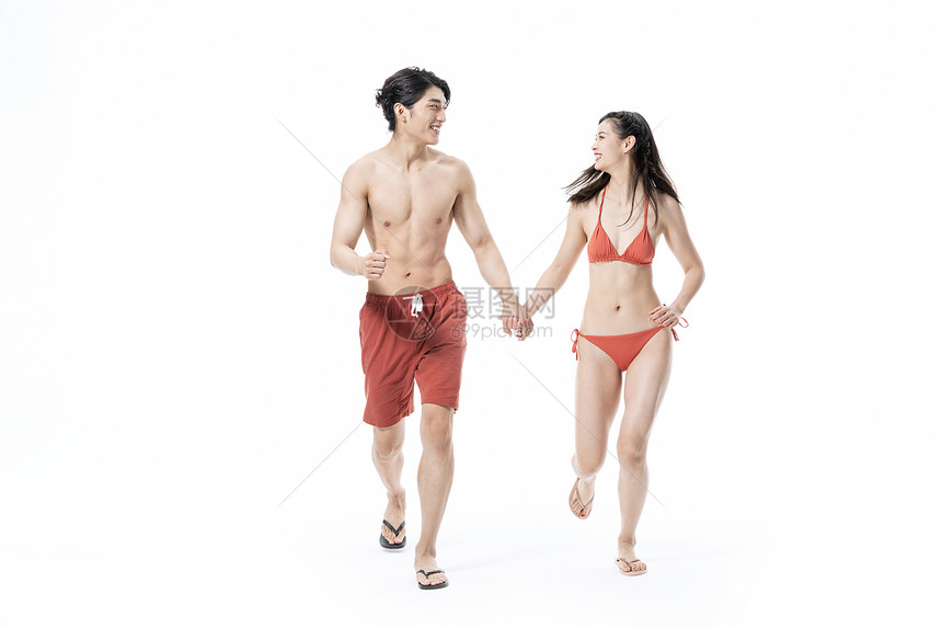 青年情侣夏日泳装比基尼图片
