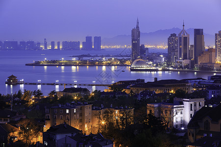 信号强青岛信号山俯瞰城市夜景背景