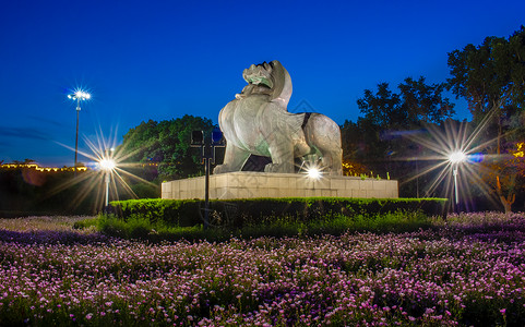 南京地标中山门貔貅雕塑夜景背景