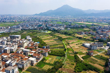 航拍新农村与农田背景图片