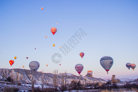 土耳其卡帕多奇亚热气球背景图片