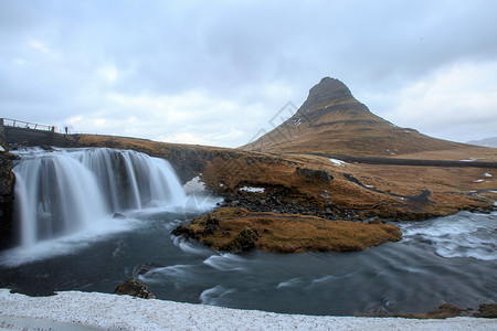 草帽海贼团山治冰岛草帽山迷人的自然美景背景