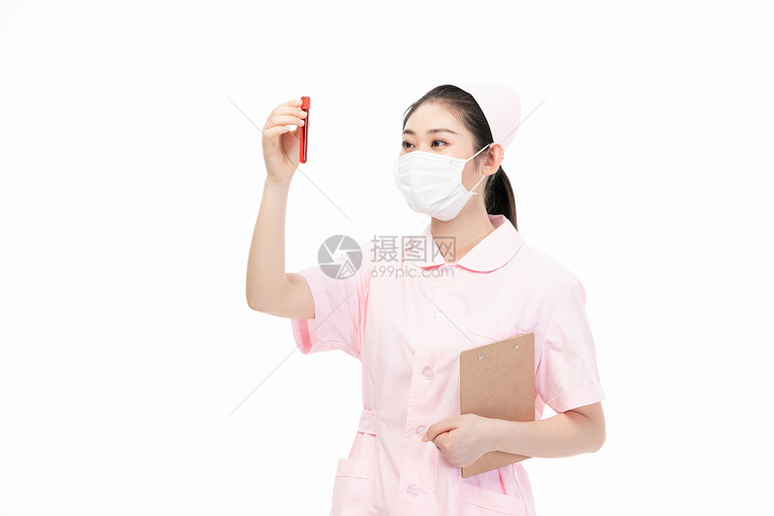 女性护士戴口罩看试管图片