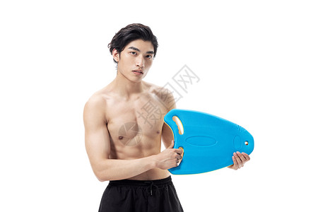 夏日青年男性泳装拿着滑水板背景图片