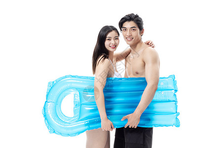 青年夏日情侣拿着游泳板背景图片