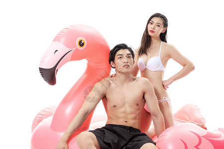 坐热气球的女孩夏日泳装情侣坐在火烈鸟上背景