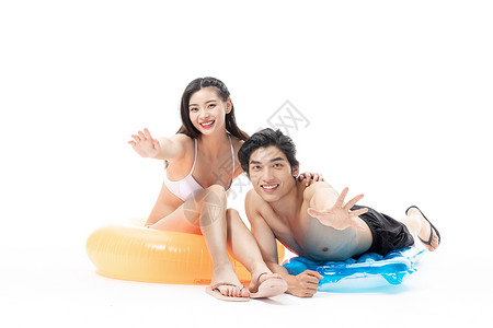 充气垫夏日泳装情侣拿着游泳圈背景
