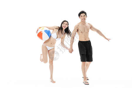 夏日情侣泳装玩沙滩排球图片