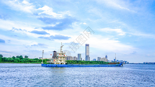 上海黄浦江江河上的货运船舶高清图片