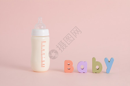 新生儿奶瓶粉红色奶瓶高清图片