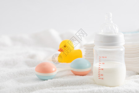 母婴用品主图新生儿奶瓶背景