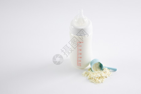 奶粉和奶瓶哺乳奶勺高清图片
