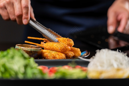 炸虾摆盘日式小食高清图片