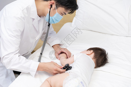 医生检查婴儿心跳背景图片