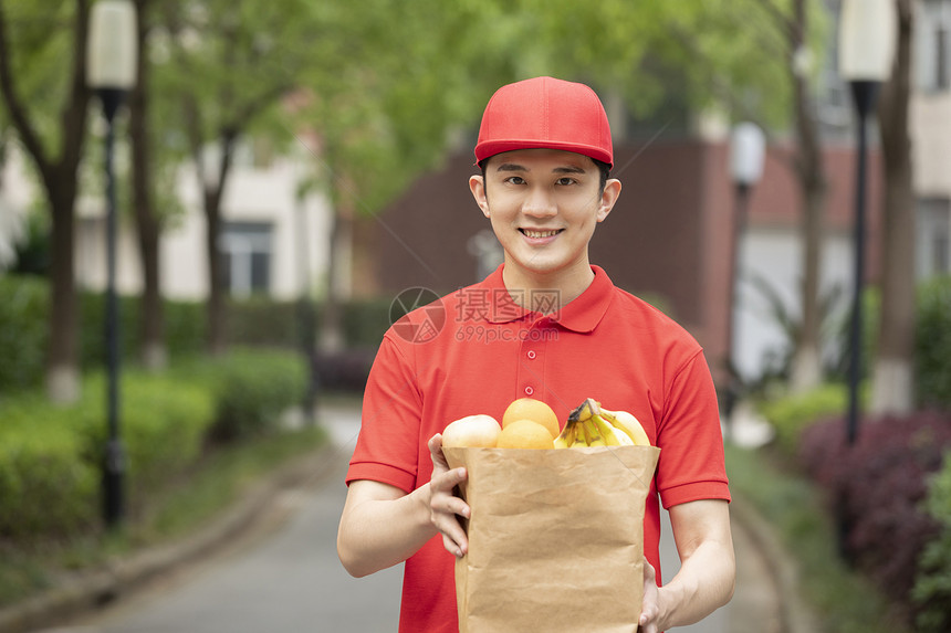 快递小哥生鲜水果配送服务图片