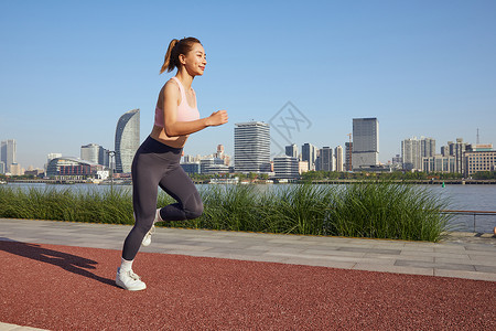 运动女性跑步图片