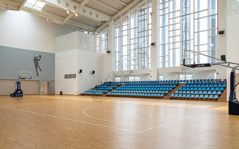 拿篮球的素材室内篮球场背景