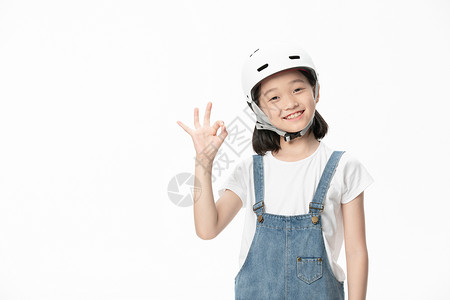戴头盔小女孩背景图片